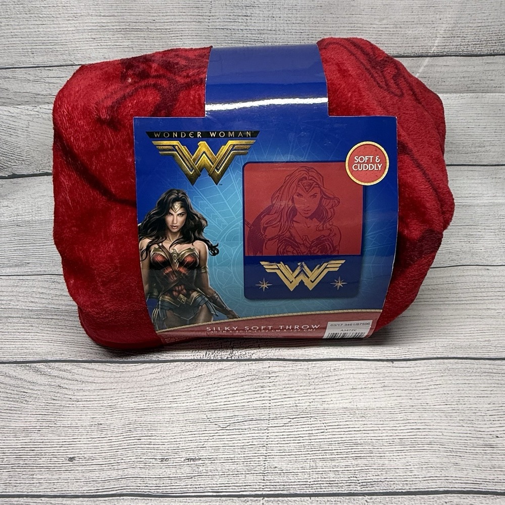 WONDER WOMAN Movie Throw Silky Soft & Cuddly Blanket DC Comics Super Hero New